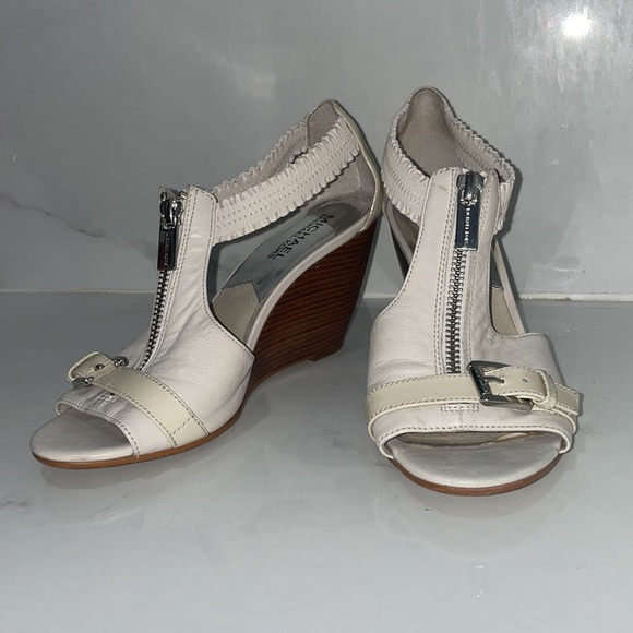 Micheal Kors Cream Leather Wedges - Picture 2 of 9